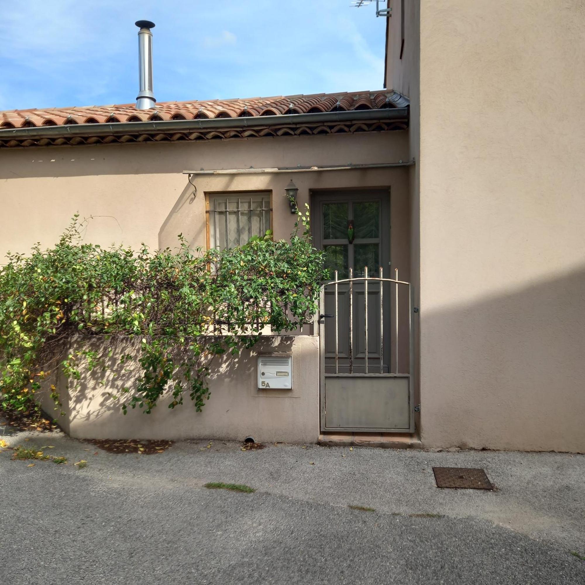 Appartement A 15 Minutes De Hyeres Et Ses Plages Sollies-Ville Exteriör bild